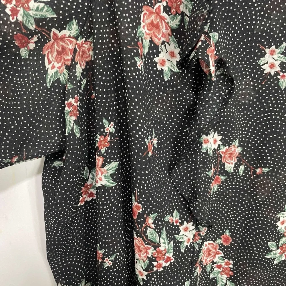 Torrid Black Top with Floral Design T23 - Picture 5 of 5